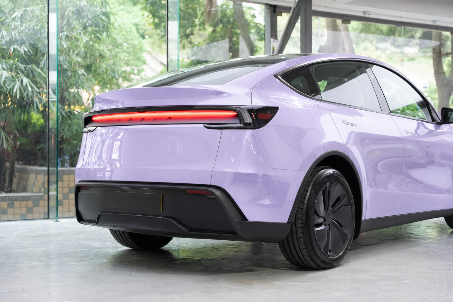 Starlight Lavender Metallic Tesla Model Y 模擬效果