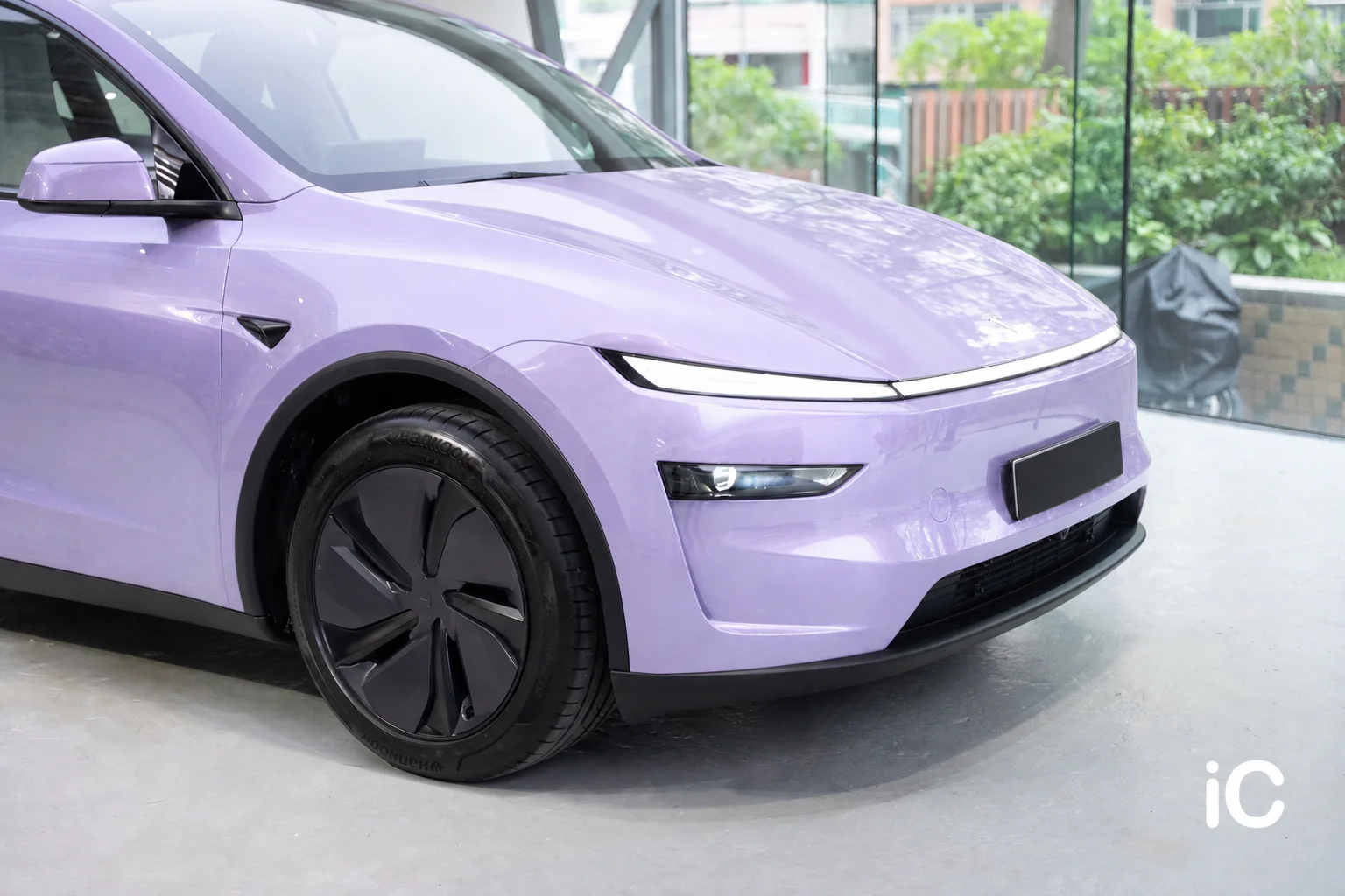 Starlight Lavender Metallic Tesla Model Y 模擬效果