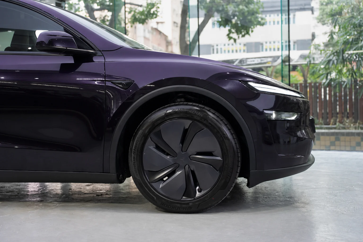 Super Purple Tesla Model Y 模擬效果