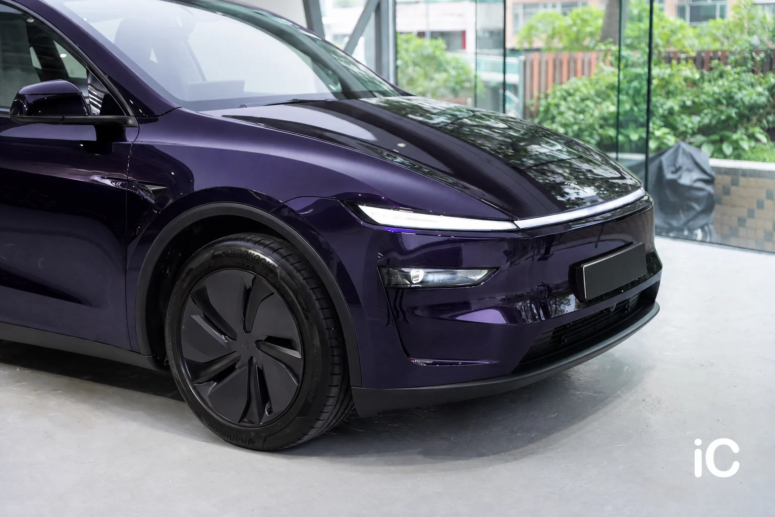 Super Purple Tesla Model Y 模擬效果