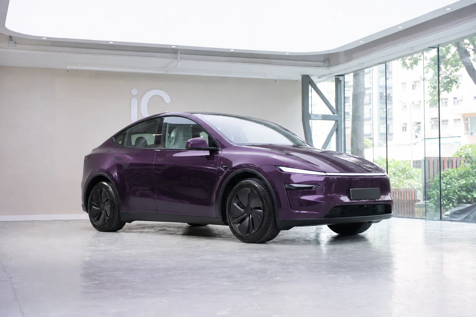 Deep Purple Metallic Tesla Model Y 模擬效果