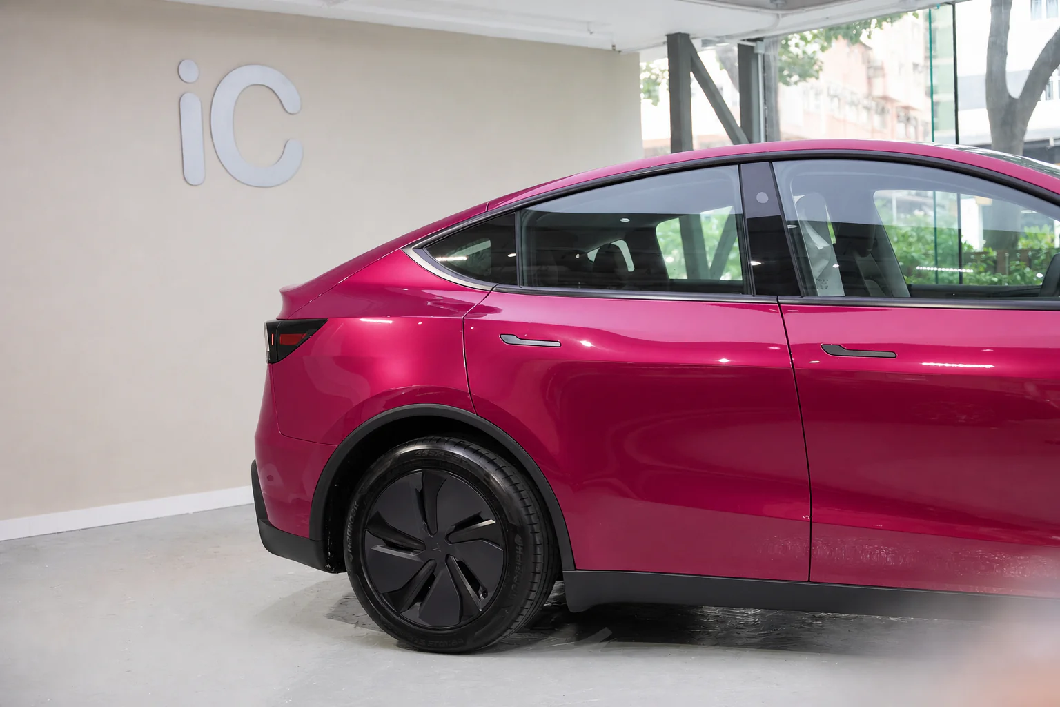 Ruby Star Tesla Model Y 模擬效果