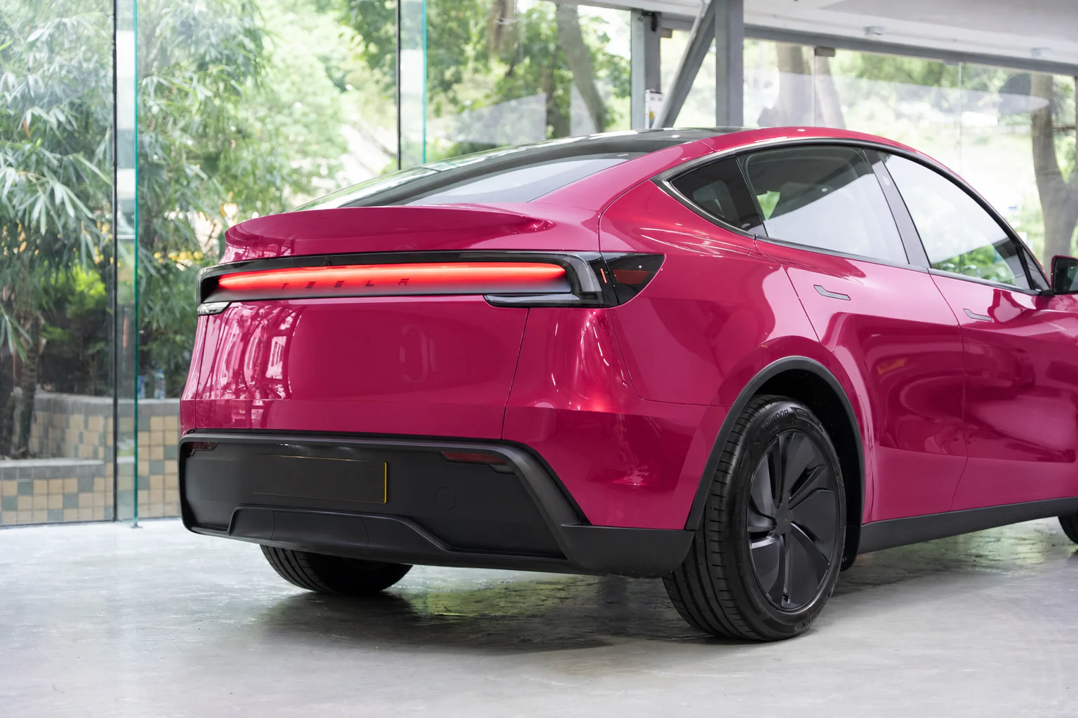 Ruby Star Tesla Model Y 模擬效果