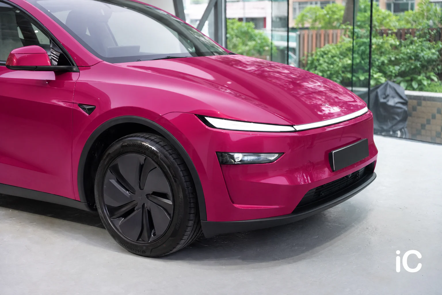 Ruby Star Tesla Model Y 模擬效果
