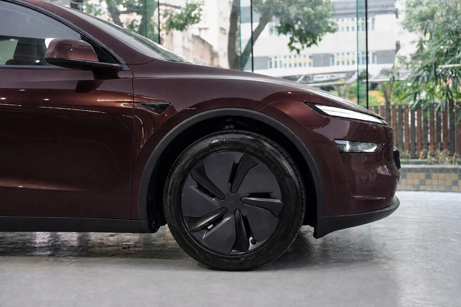 Night Ruby Tesla Model Y 模擬效果