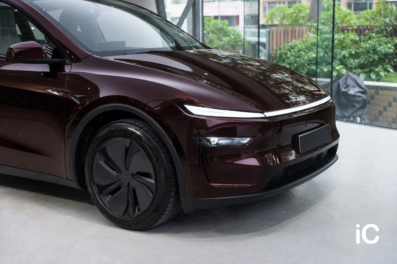 Night Ruby Tesla Model Y 模擬效果