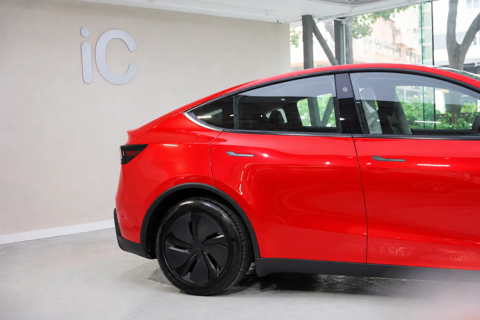Rosso Corsa Tesla Model Y 模擬效果