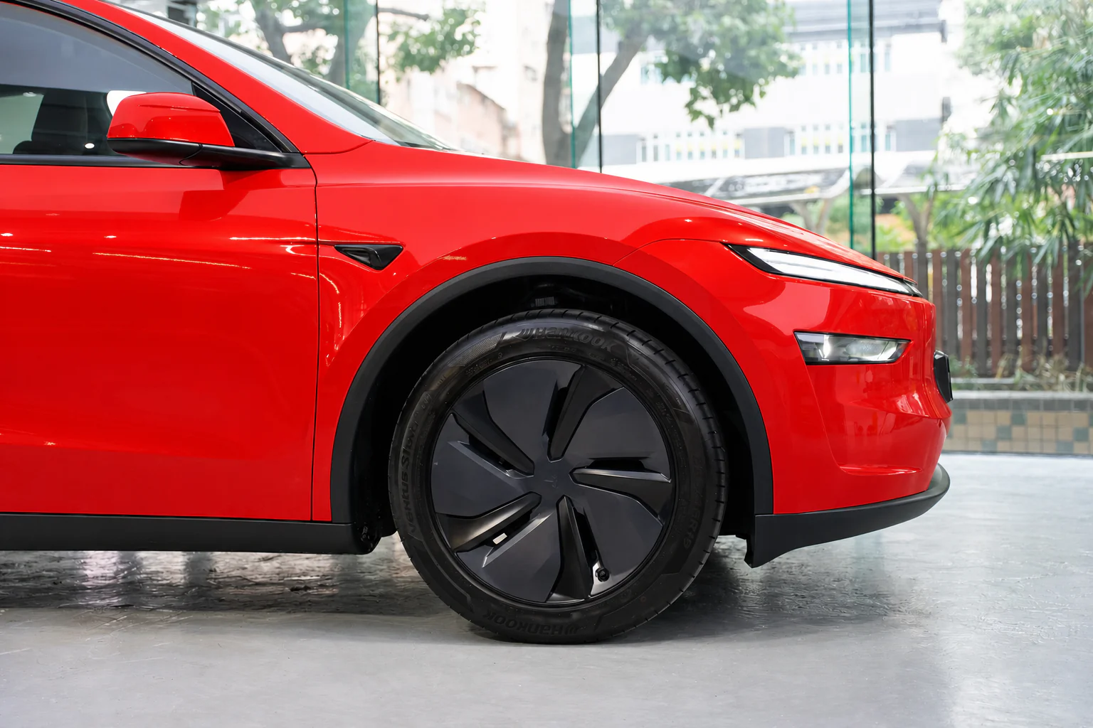 Rosso Corsa Tesla Model Y 模擬效果
