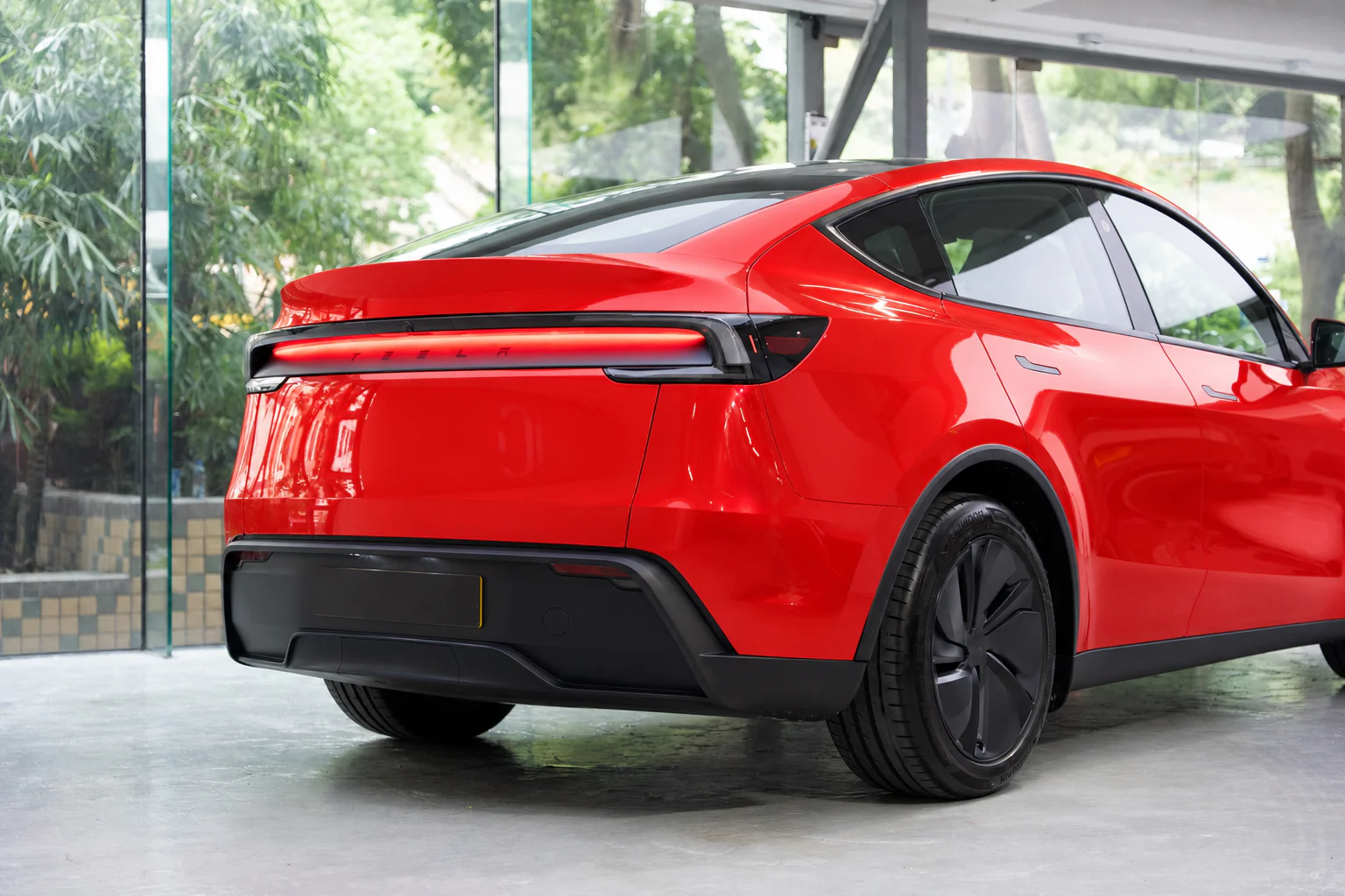 Rosso Corsa Tesla Model Y 模擬效果