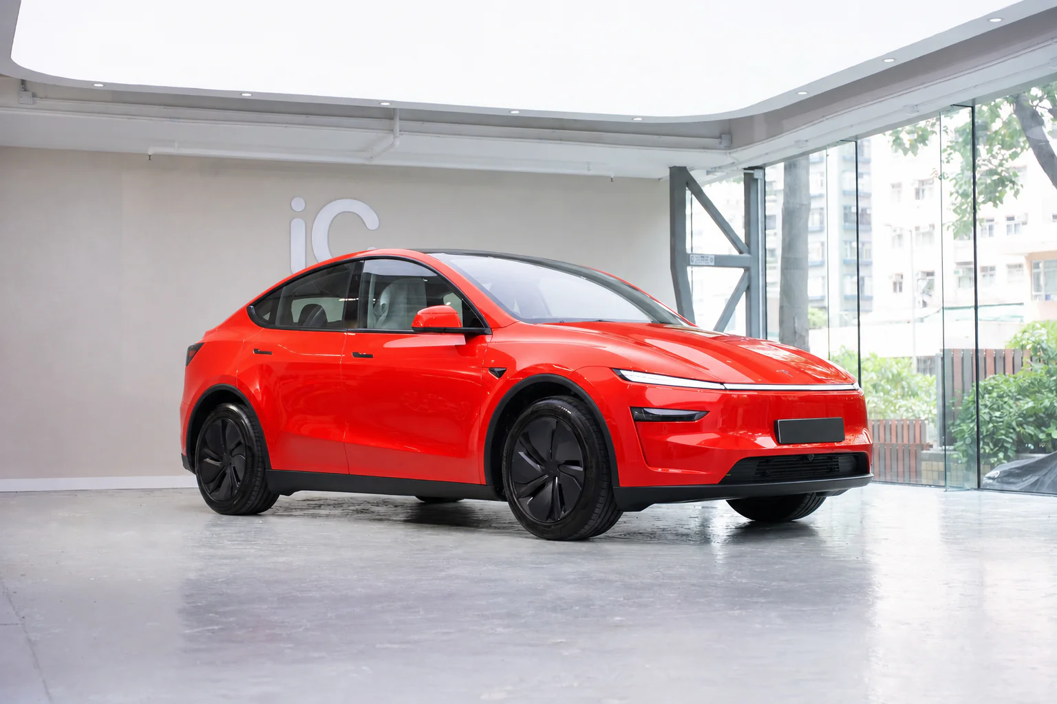 Rosso Corsa Tesla Model Y 模擬效果