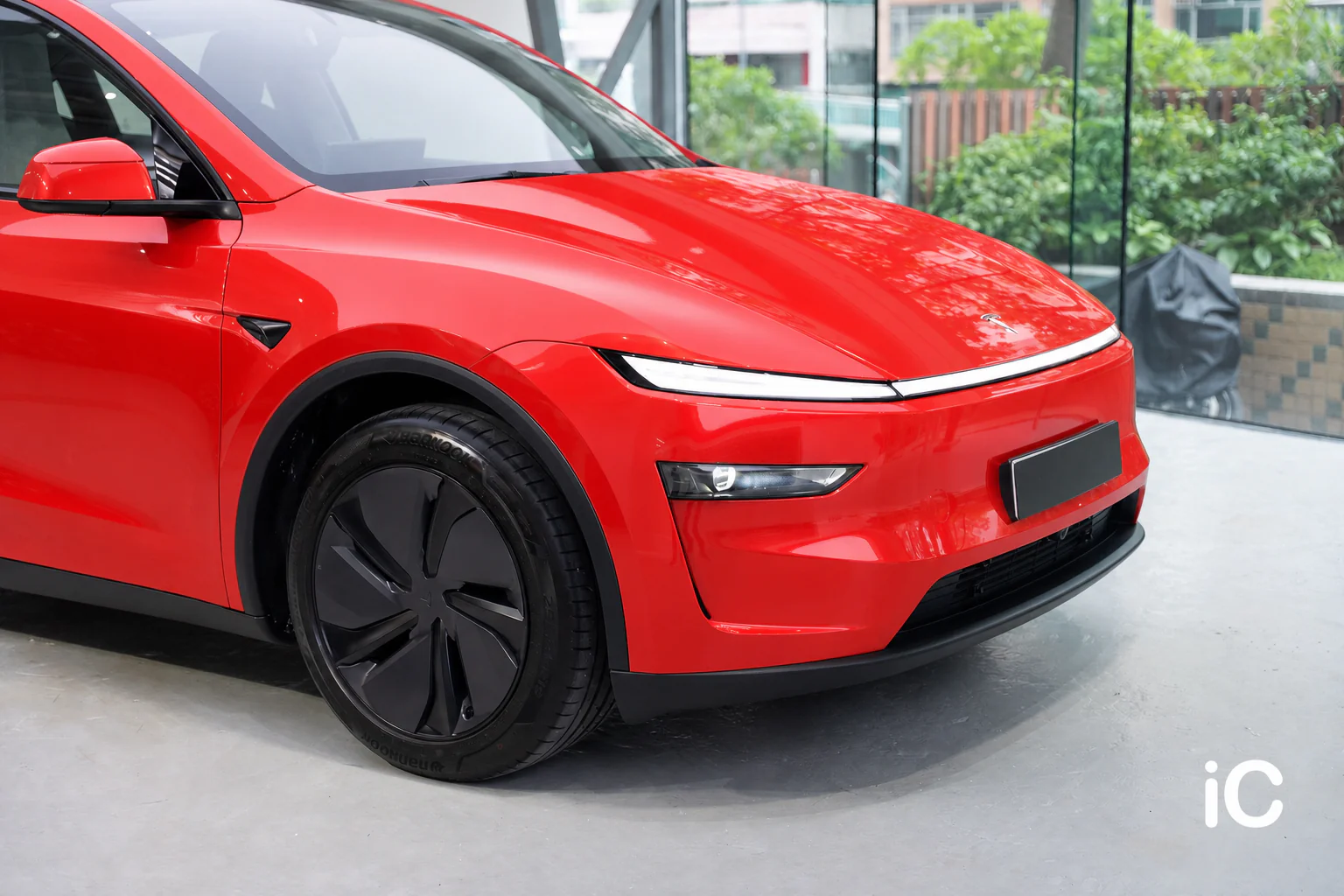 Rosso Corsa Tesla Model Y 模擬效果