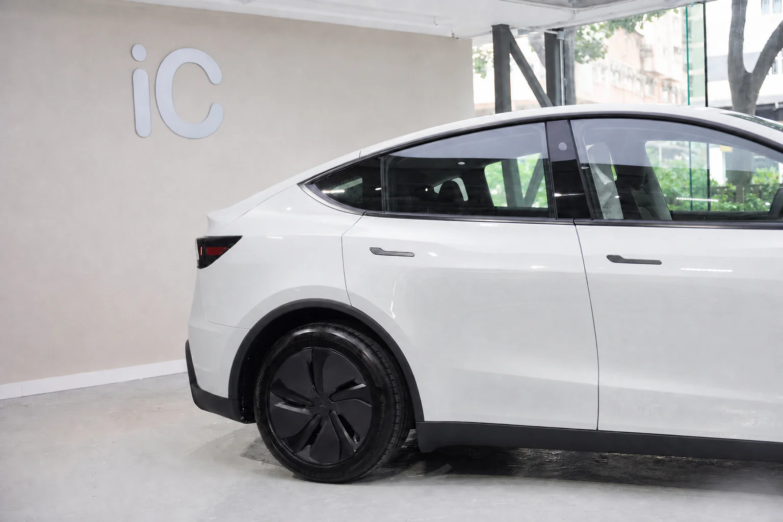 Jet Slate Tesla Model Y 模擬效果