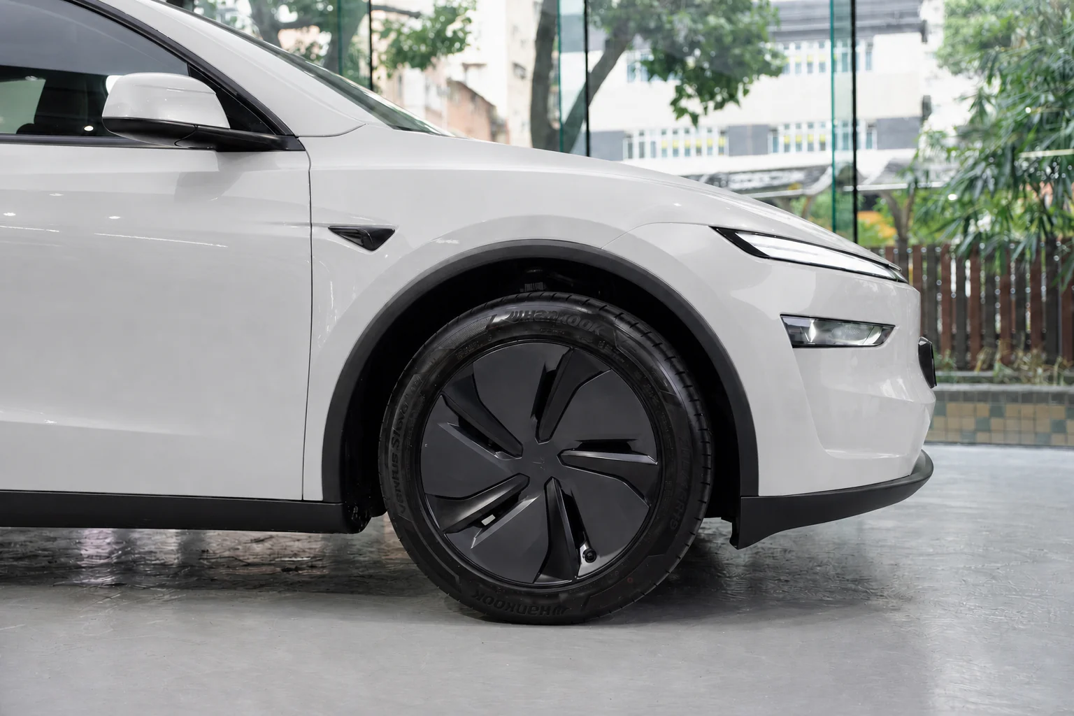 Jet Slate Tesla Model Y 模擬效果