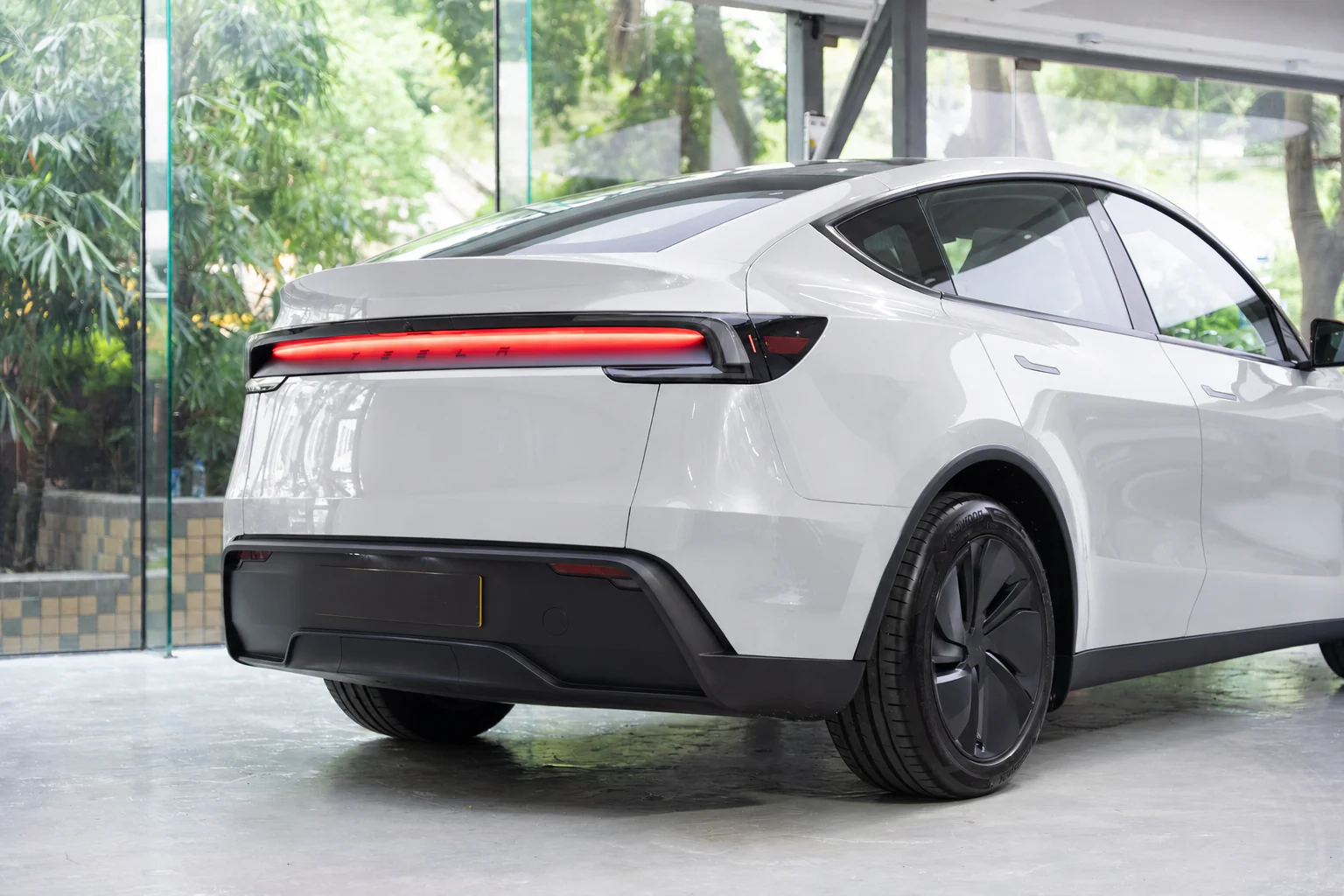 Jet Slate Tesla Model Y 模擬效果