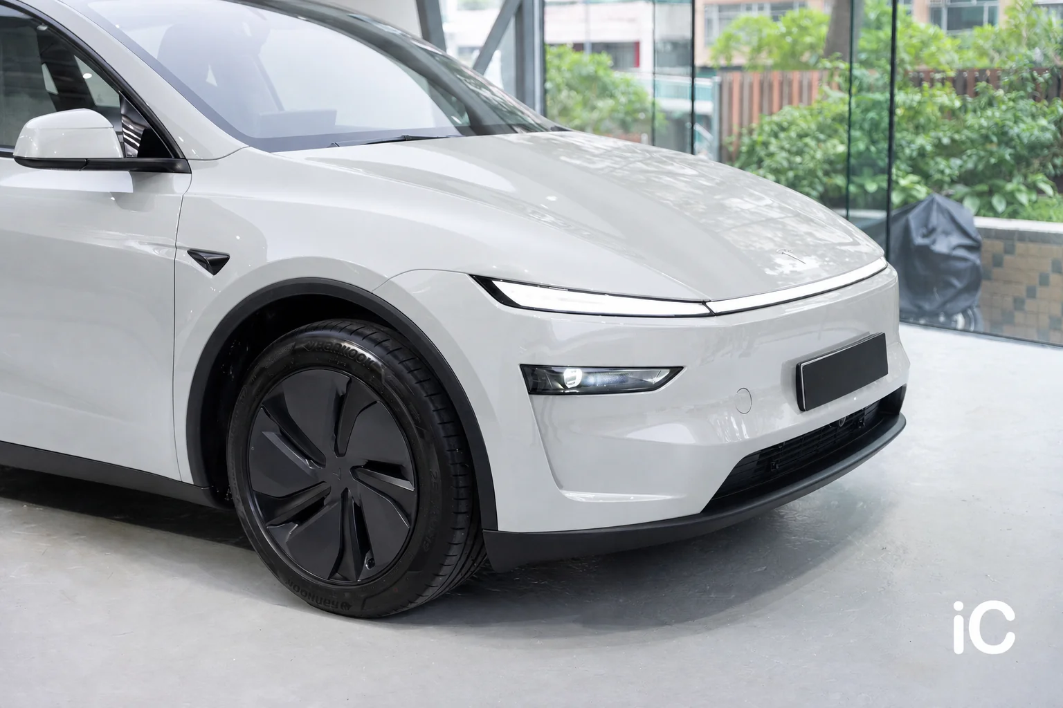 Jet Slate Tesla Model Y 模擬效果