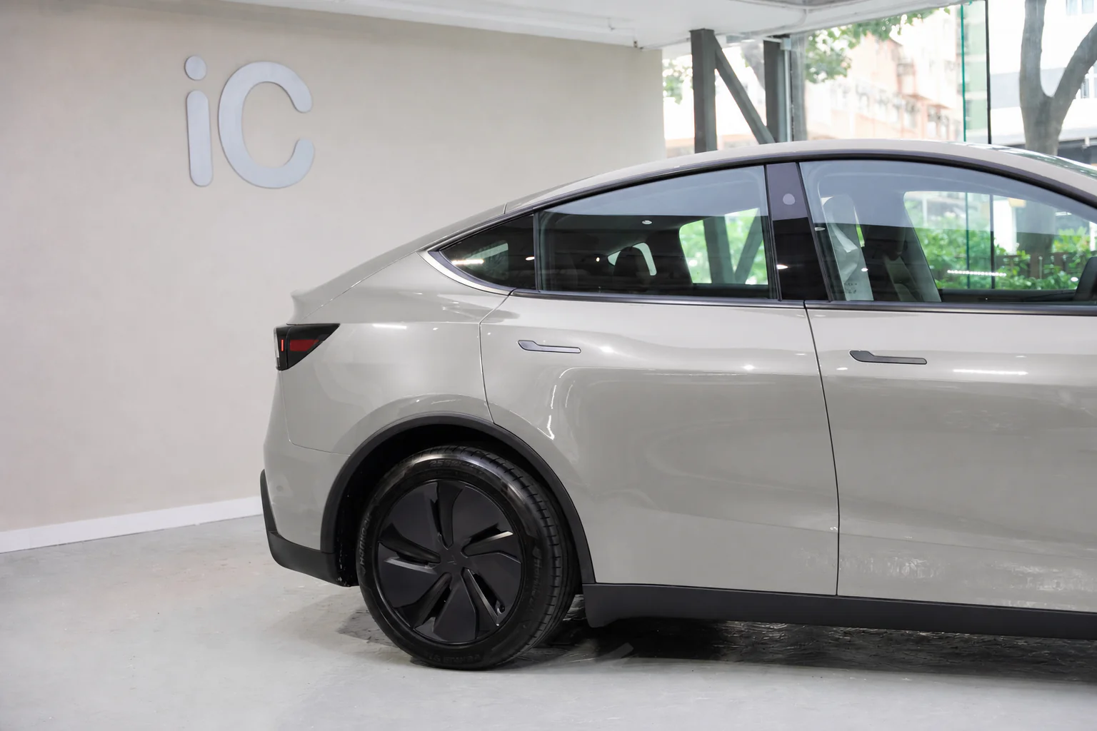 Alps Slate Tesla Model Y 模擬效果