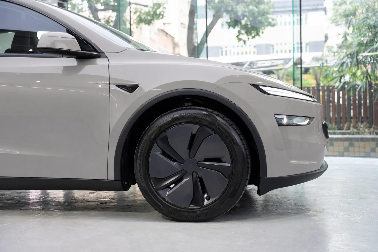 Alps Slate Tesla Model Y 模擬效果