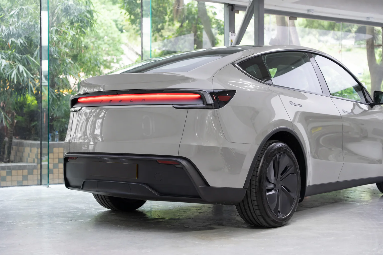 Alps Slate Tesla Model Y 模擬效果