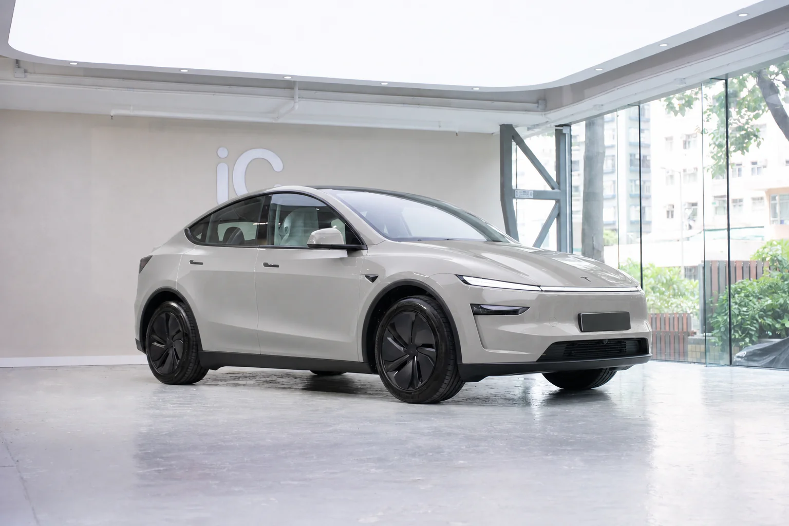 Alps Slate Tesla Model Y 模擬效果