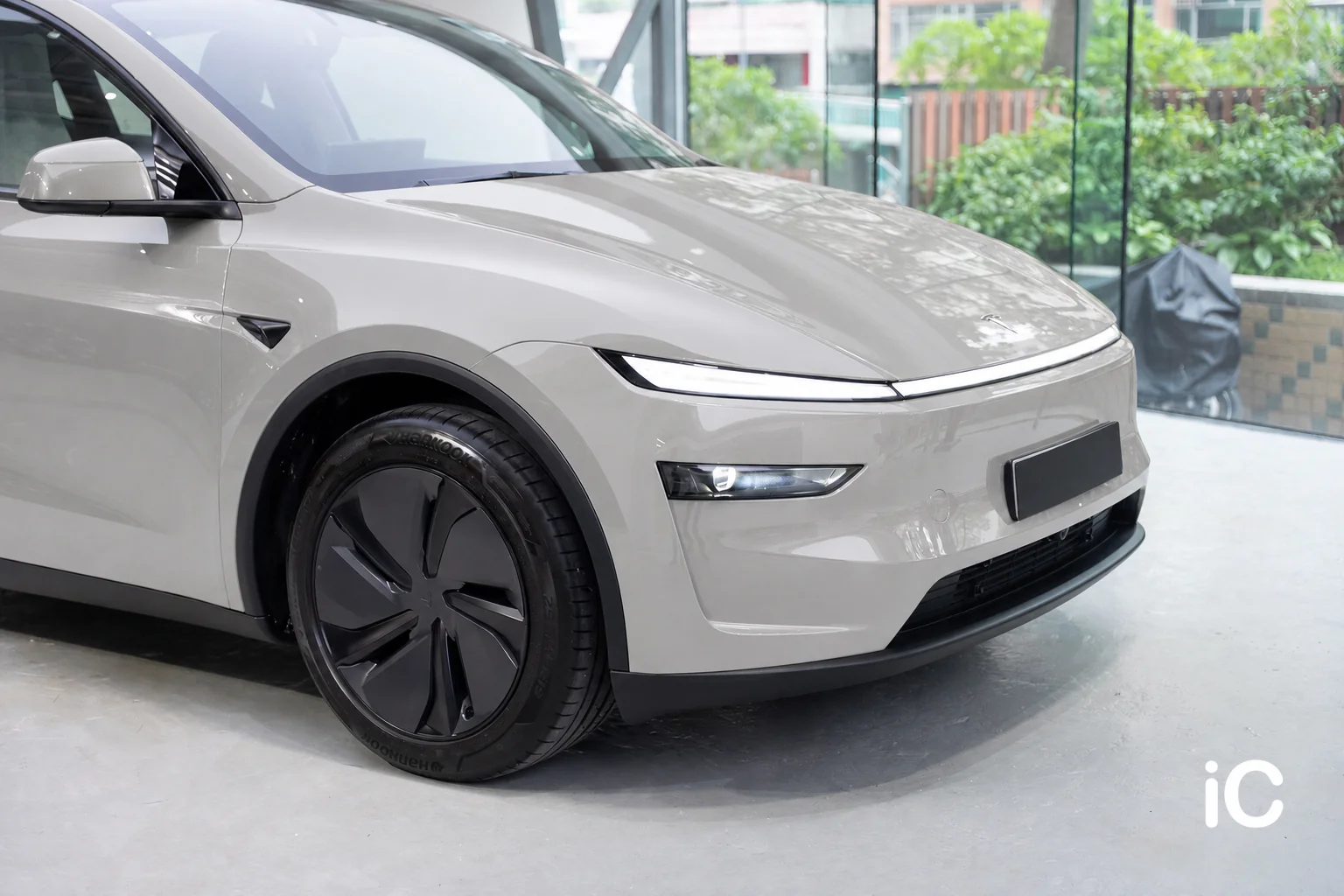 Alps Slate Tesla Model Y 模擬效果