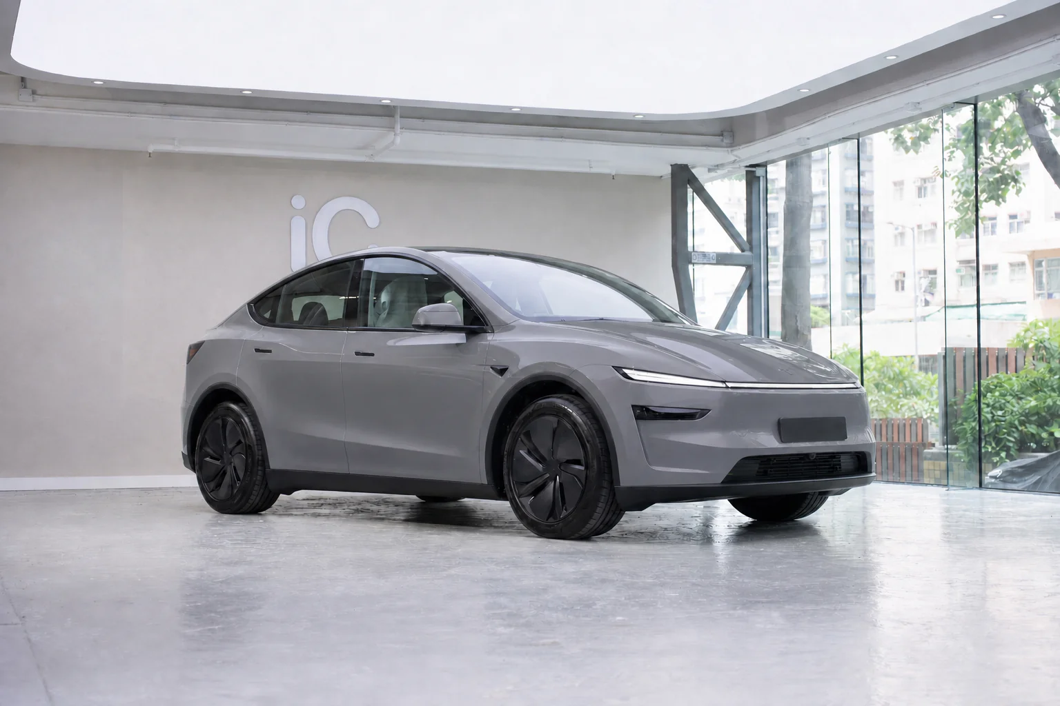 Steel Haze Tesla Model Y 模擬效果