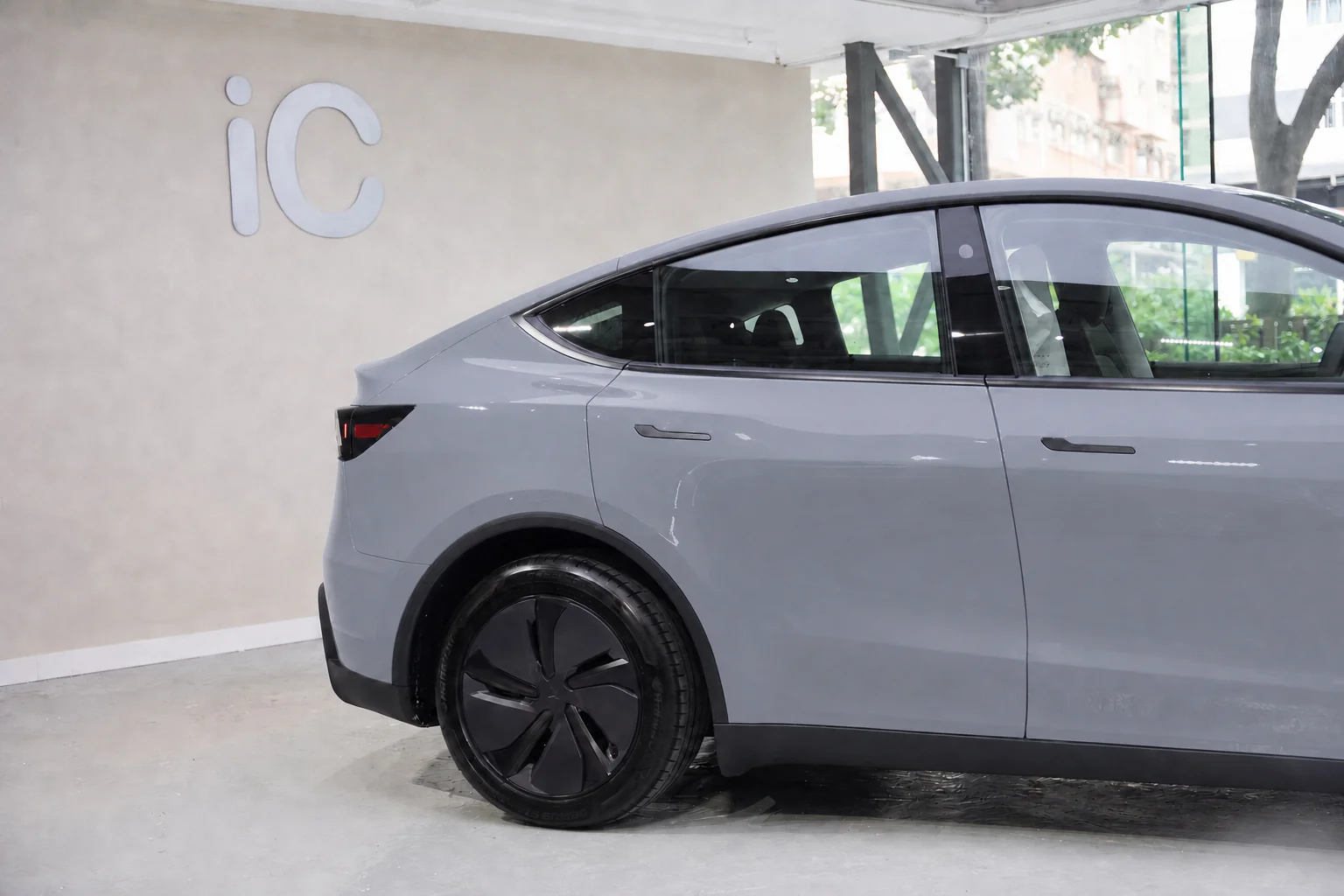 Oslo Grey Tesla Model Y 模擬效果