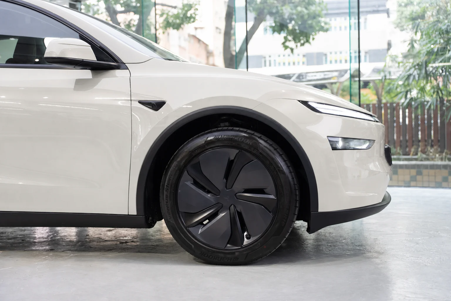 Crayon Tesla Model Y 模擬效果