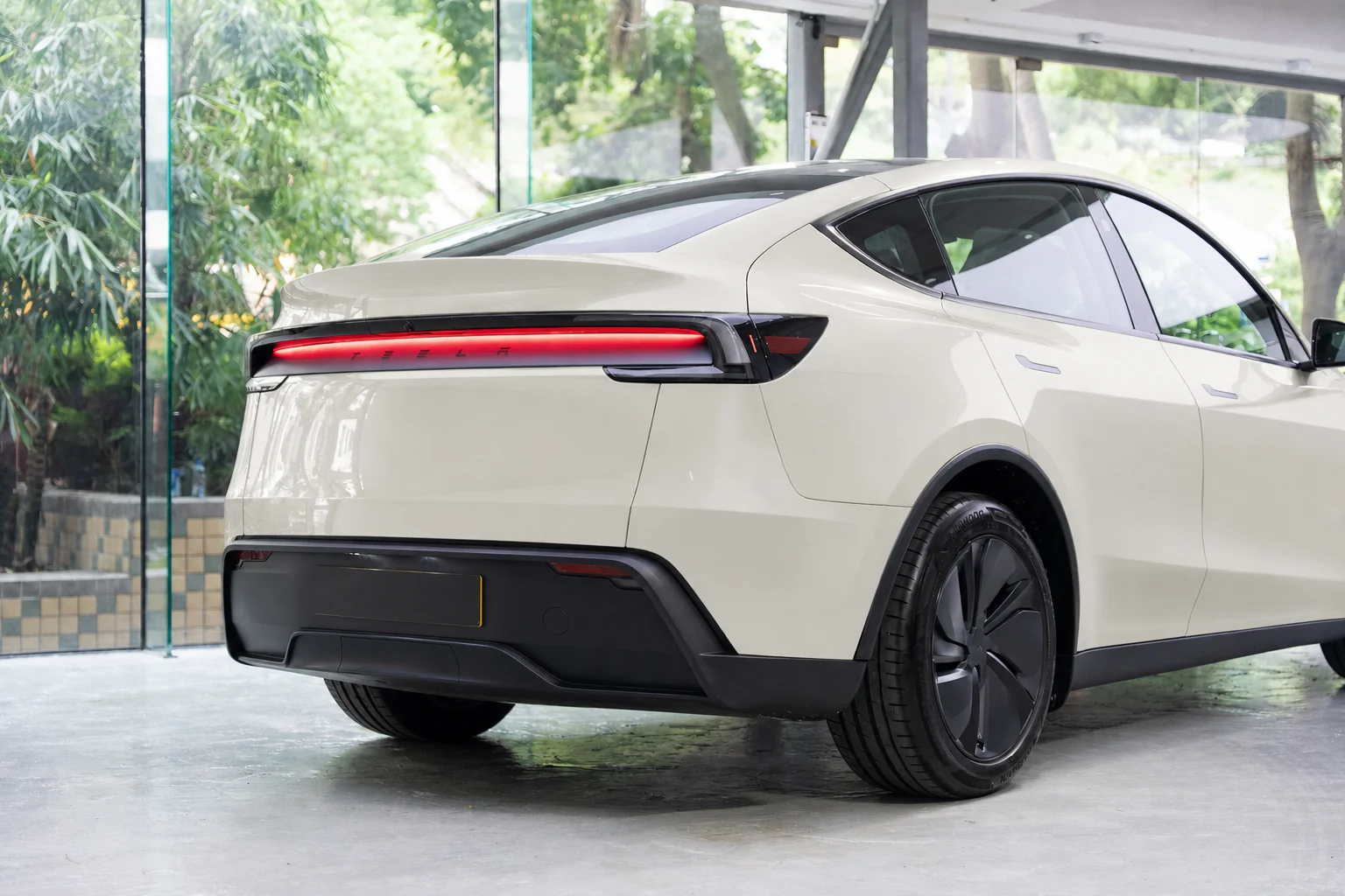 Crayon Tesla Model Y 模擬效果