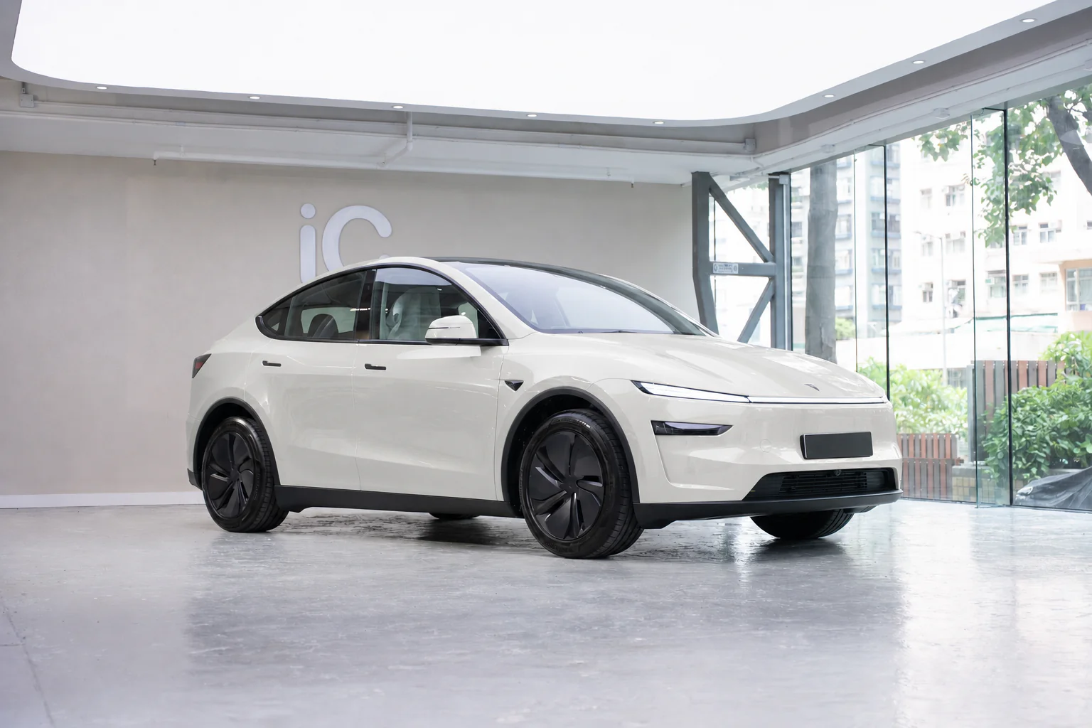 Crayon Tesla Model Y 模擬效果