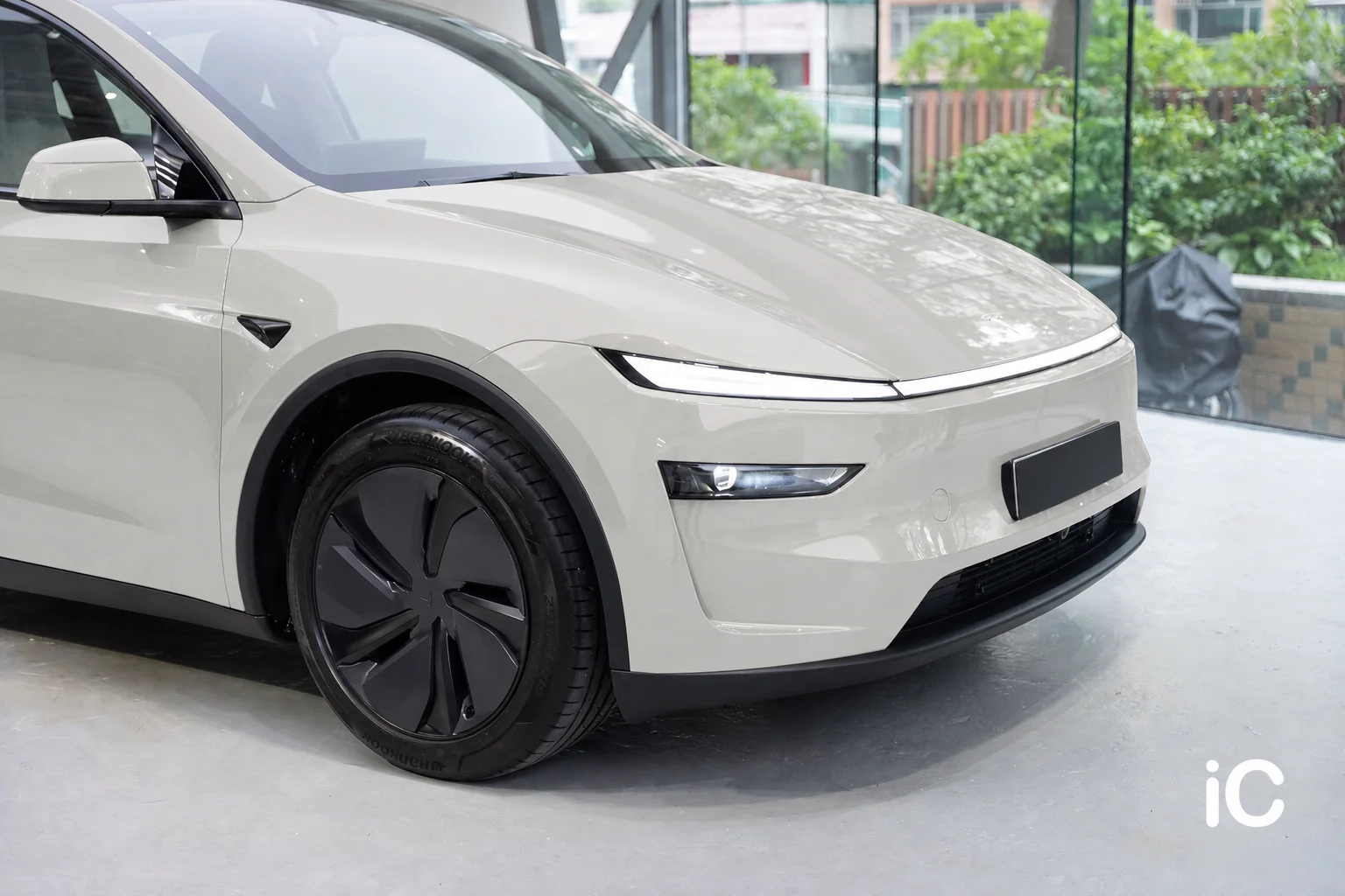 Crayon Tesla Model Y 模擬效果