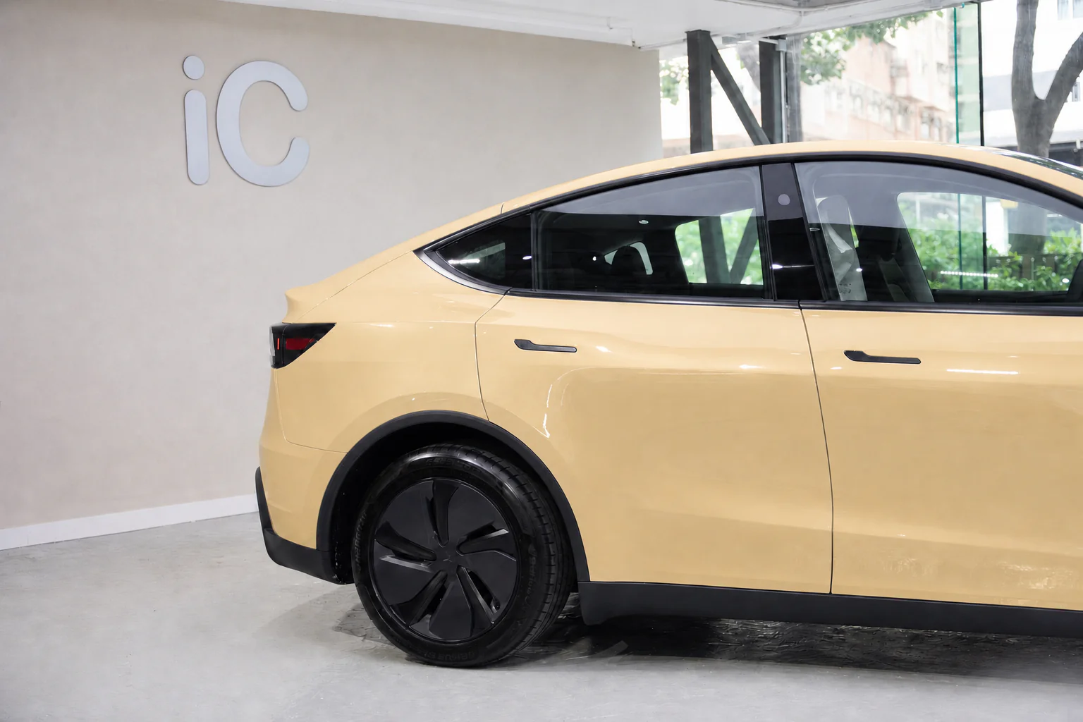 Dune Storm Tesla Model Y 模擬效果