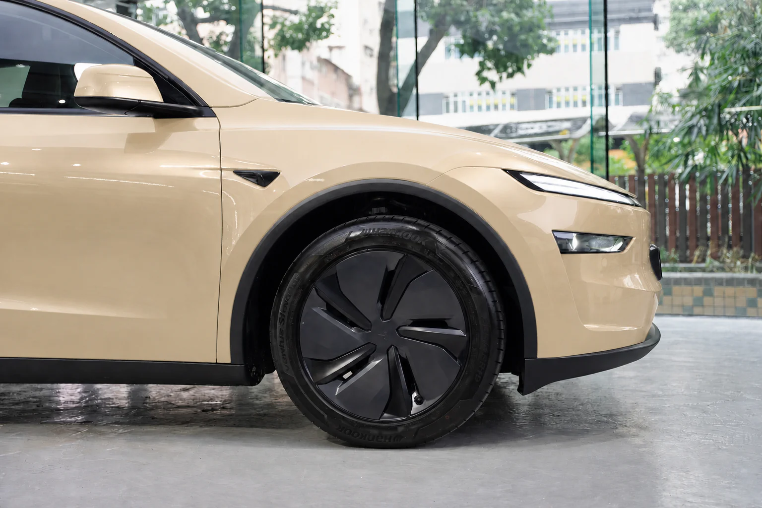 Dune Storm Tesla Model Y 模擬效果