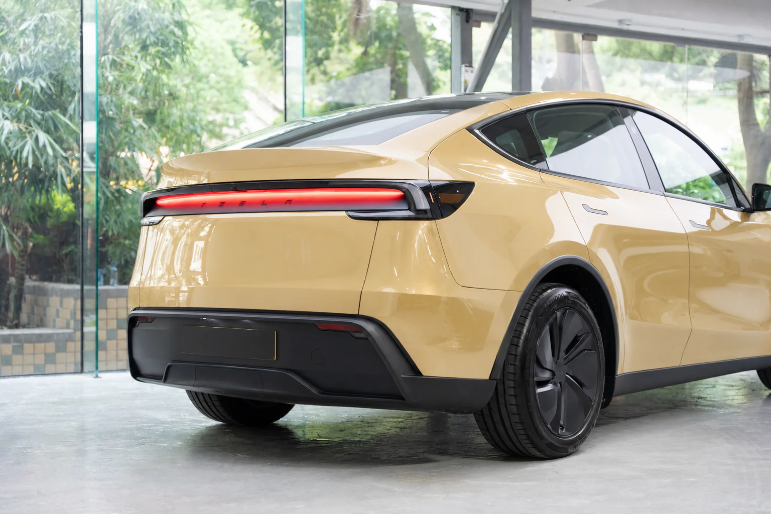 Dune Storm Tesla Model Y 模擬效果