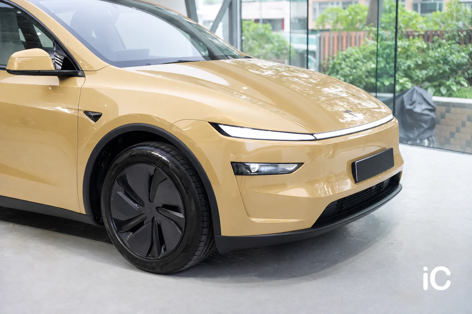 Dune Storm Tesla Model Y 模擬效果