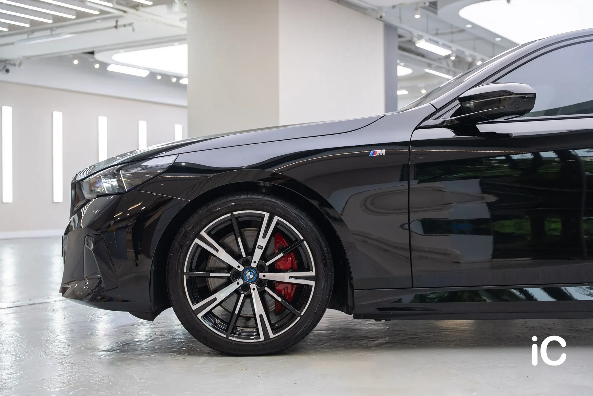 BMW i5 (M60) 轉色 PPF 施工作品