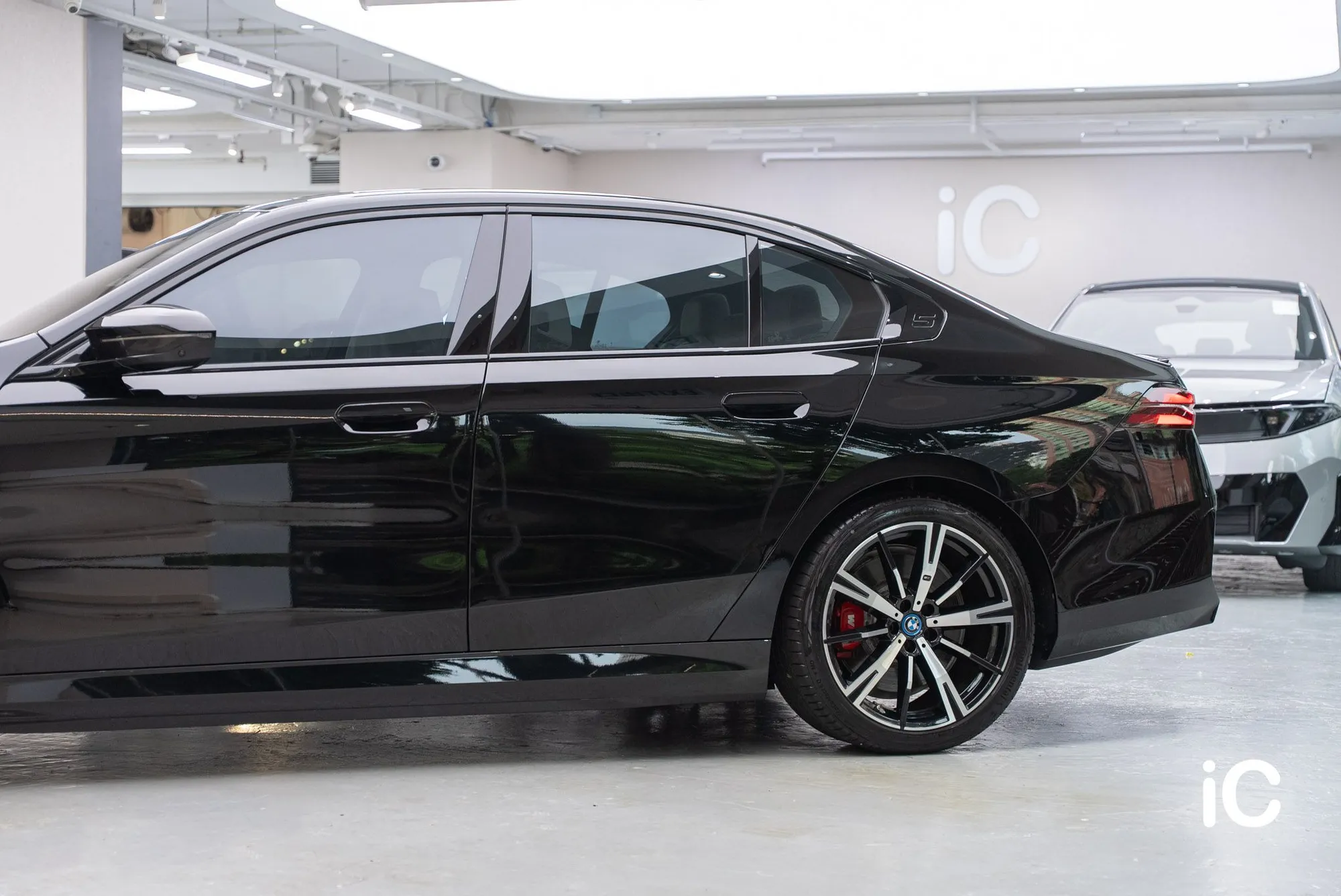 BMW i5 (M60) 轉色 PPF 施工作品