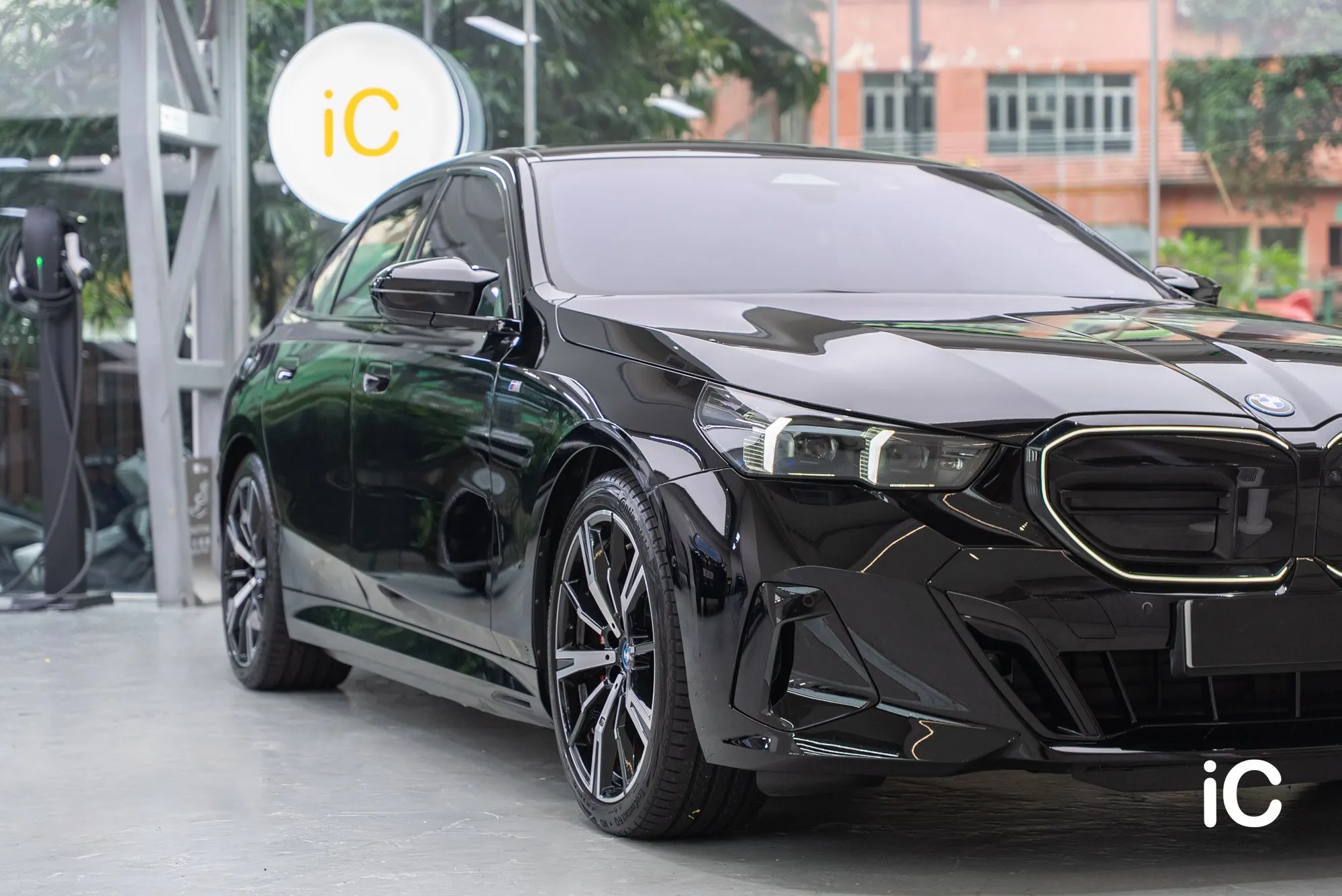 BMW i5 (M60) 轉色 PPF 施工作品