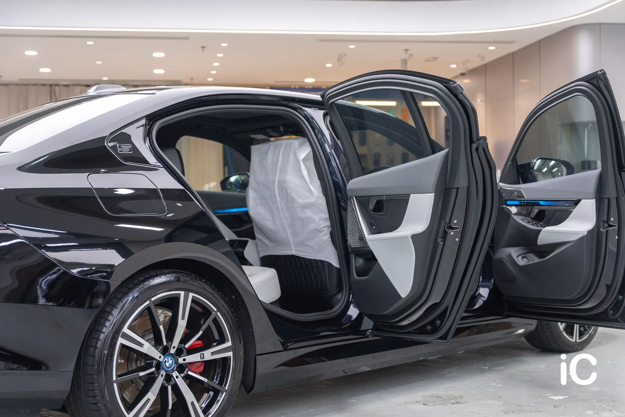 BMW i5 (M60) 轉色 PPF 施工作品