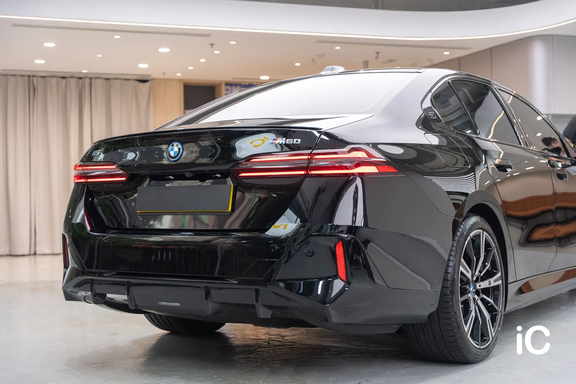 BMW i5 (M60) 轉色 PPF 施工作品