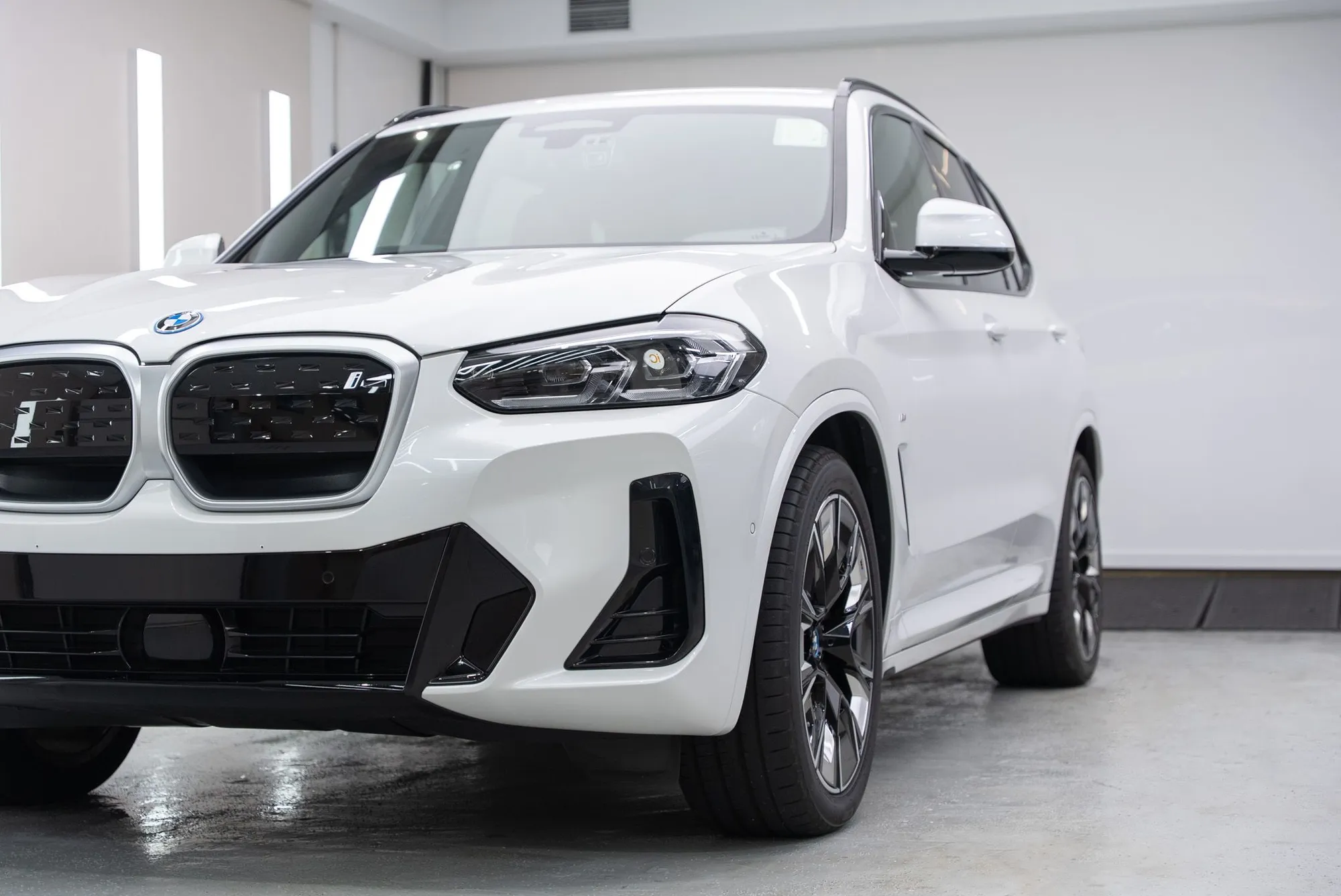 BMW iX3 (M Sport Edition) 鍍膜 施工作品