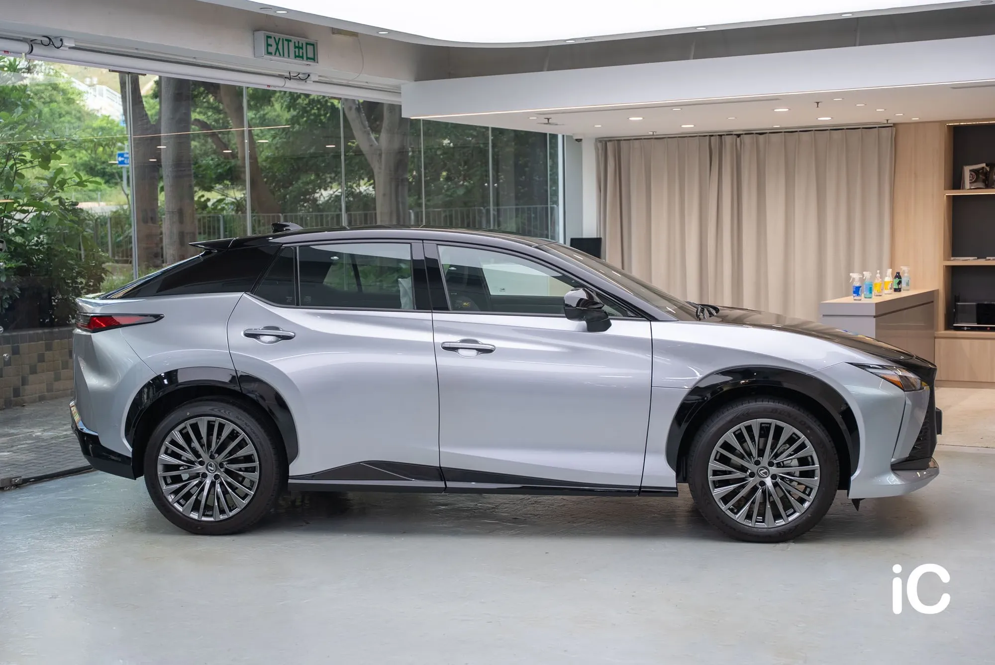 Lexus RZ 500e 透明 PPF 施工作品