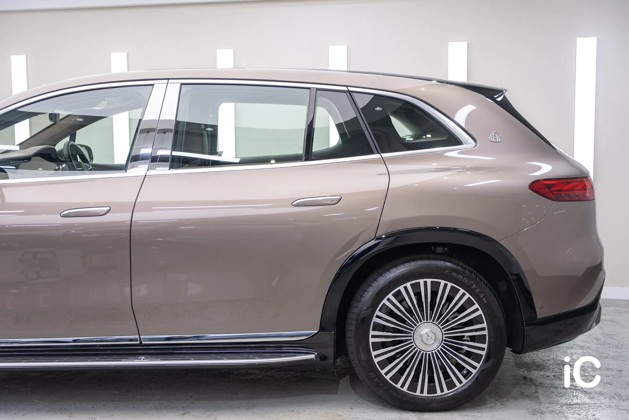 Mercedes Benz EQS SUV 鍍膜 施工作品