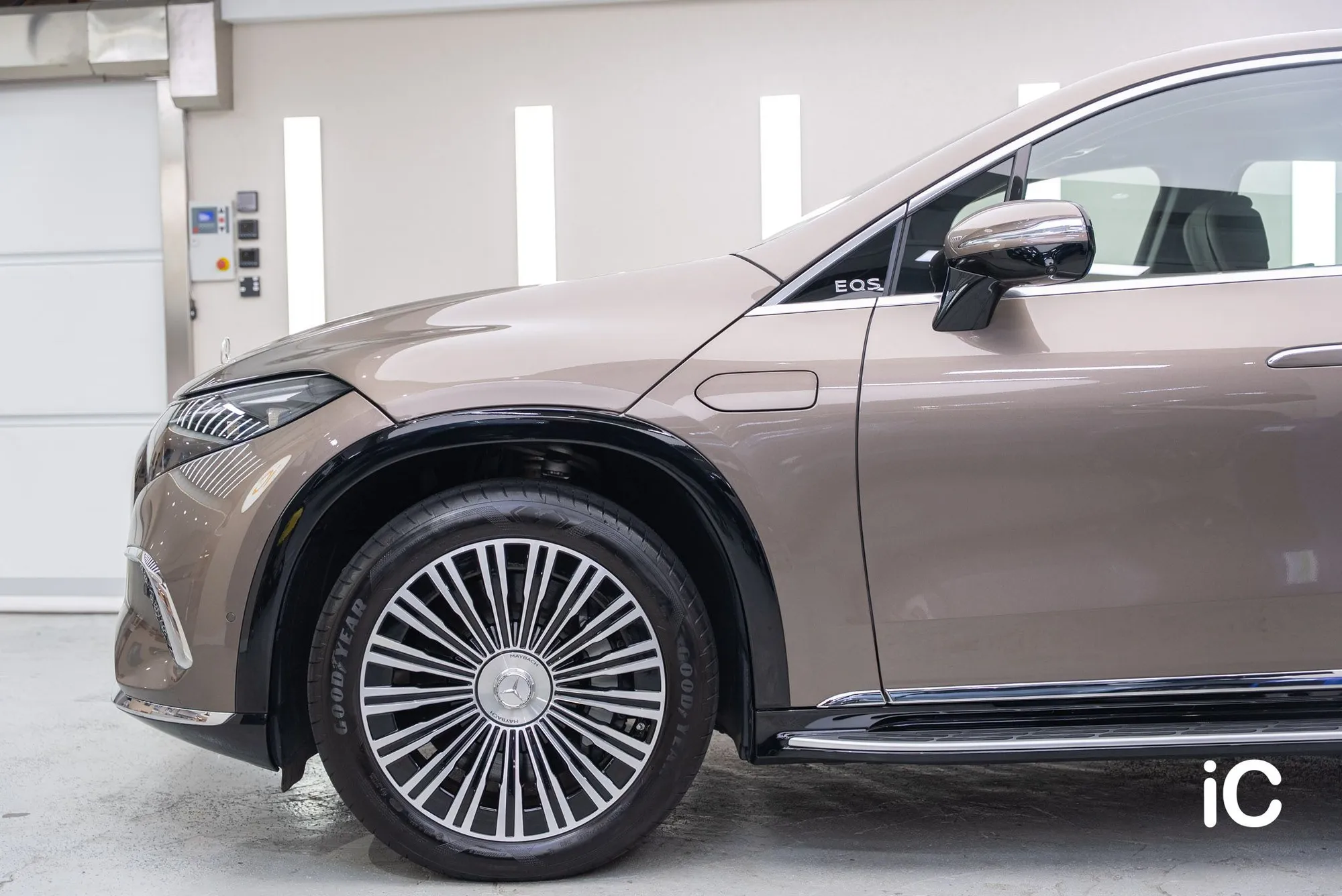 Mercedes Benz EQS SUV 鍍膜 施工作品