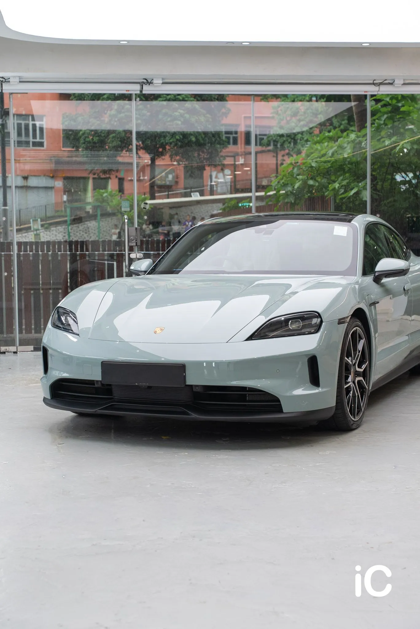 Porsche Taycan 透明 PPF 施工作品