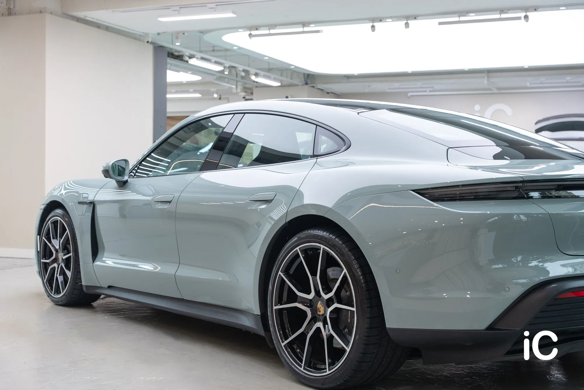 Porsche Taycan 透明 PPF 施工作品