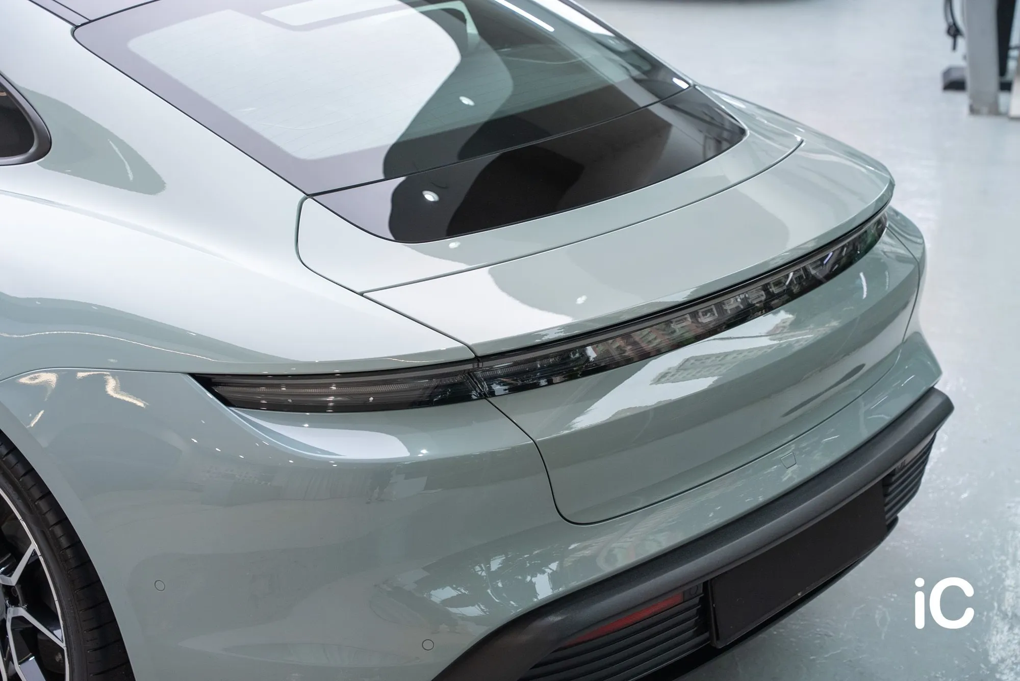 Porsche Taycan 透明 PPF 施工作品