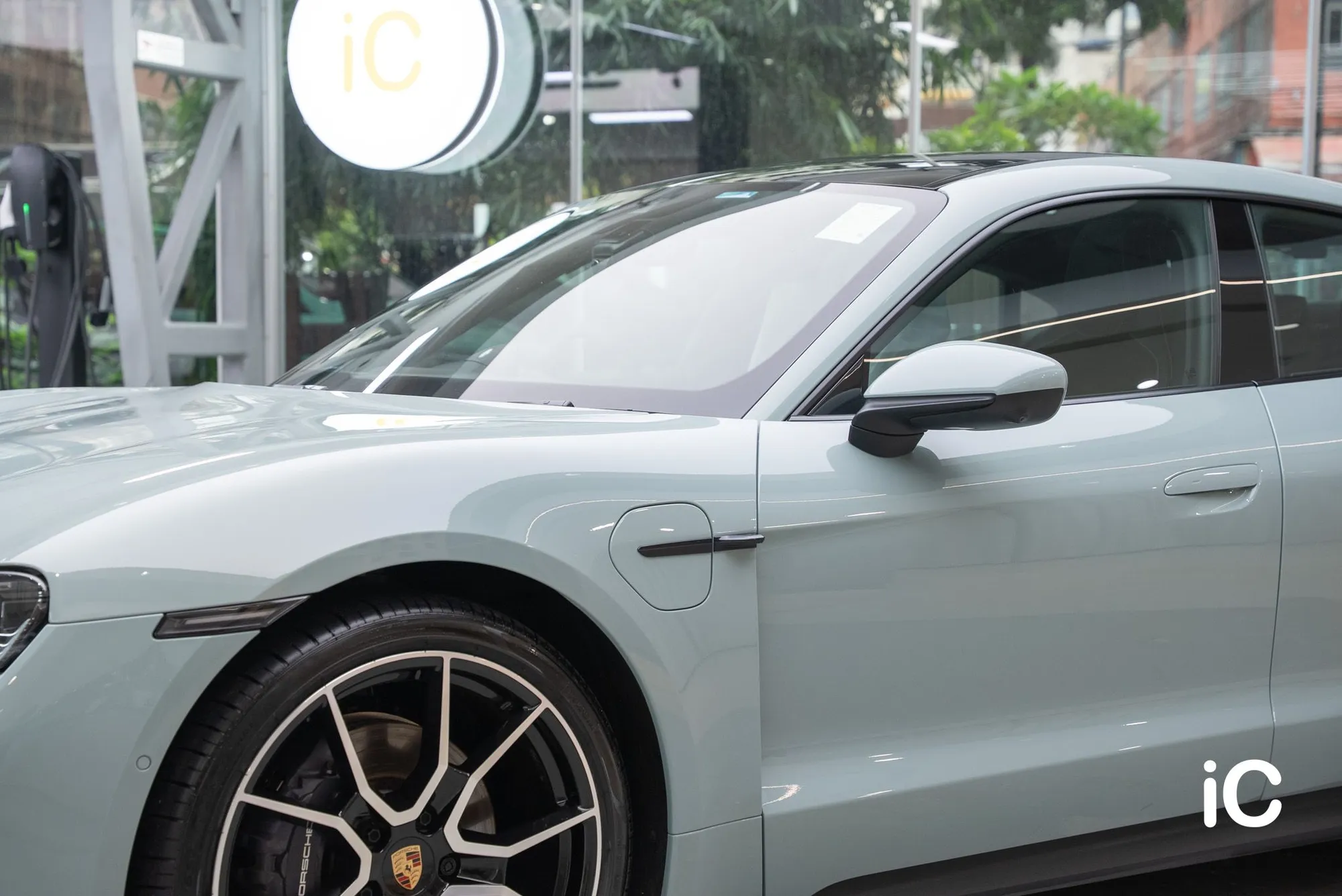 Porsche Taycan 透明 PPF 施工作品