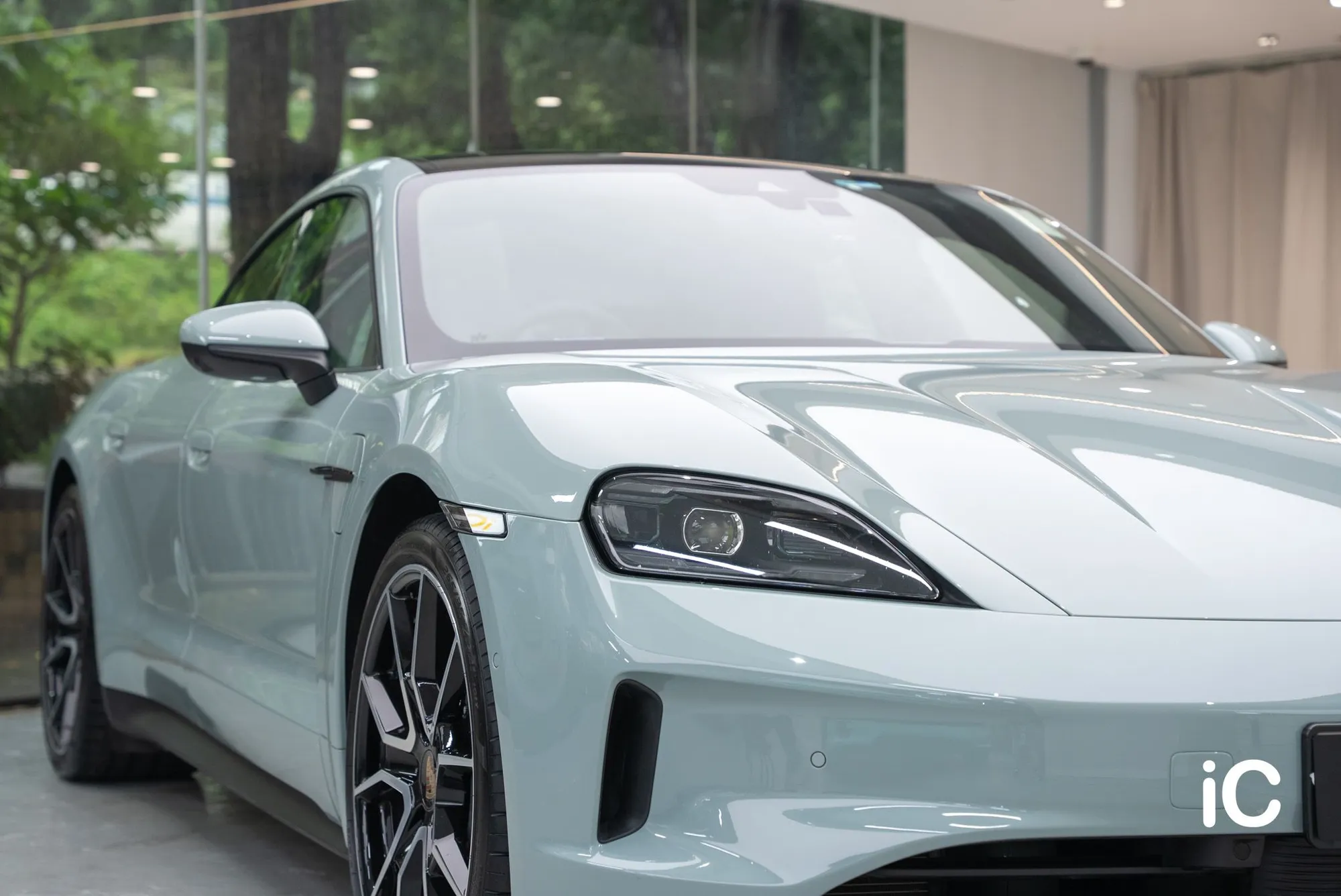 Porsche Taycan 透明 PPF 施工作品