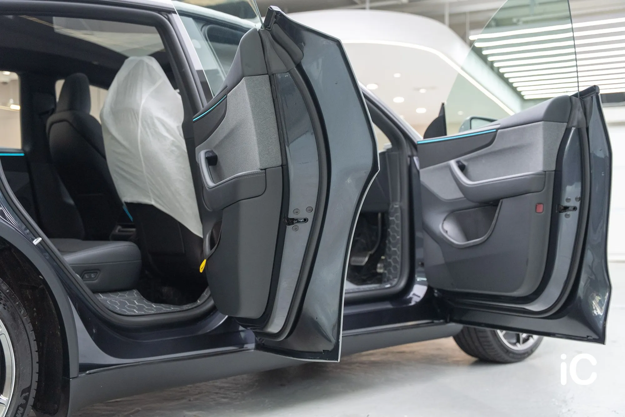 Tesla Model Y 轉色 PPF 施工作品