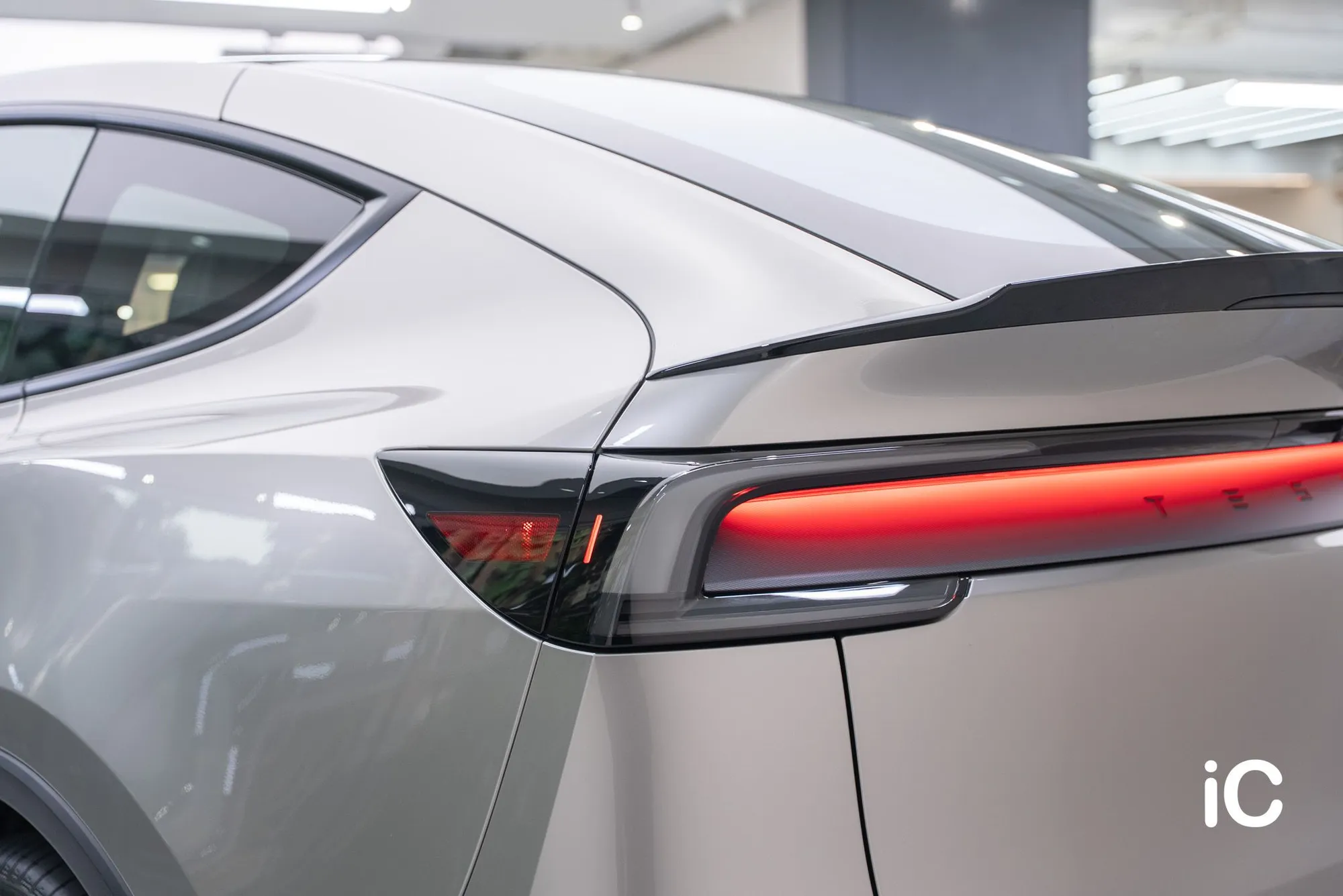 Tesla Model Y L 轉色 PPF 施工作品